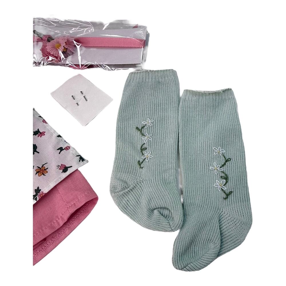American Girl Felicity Spring Gown Pinner Apron Socks Pins Hair Flowers Pins Box - Picture 5 of 11